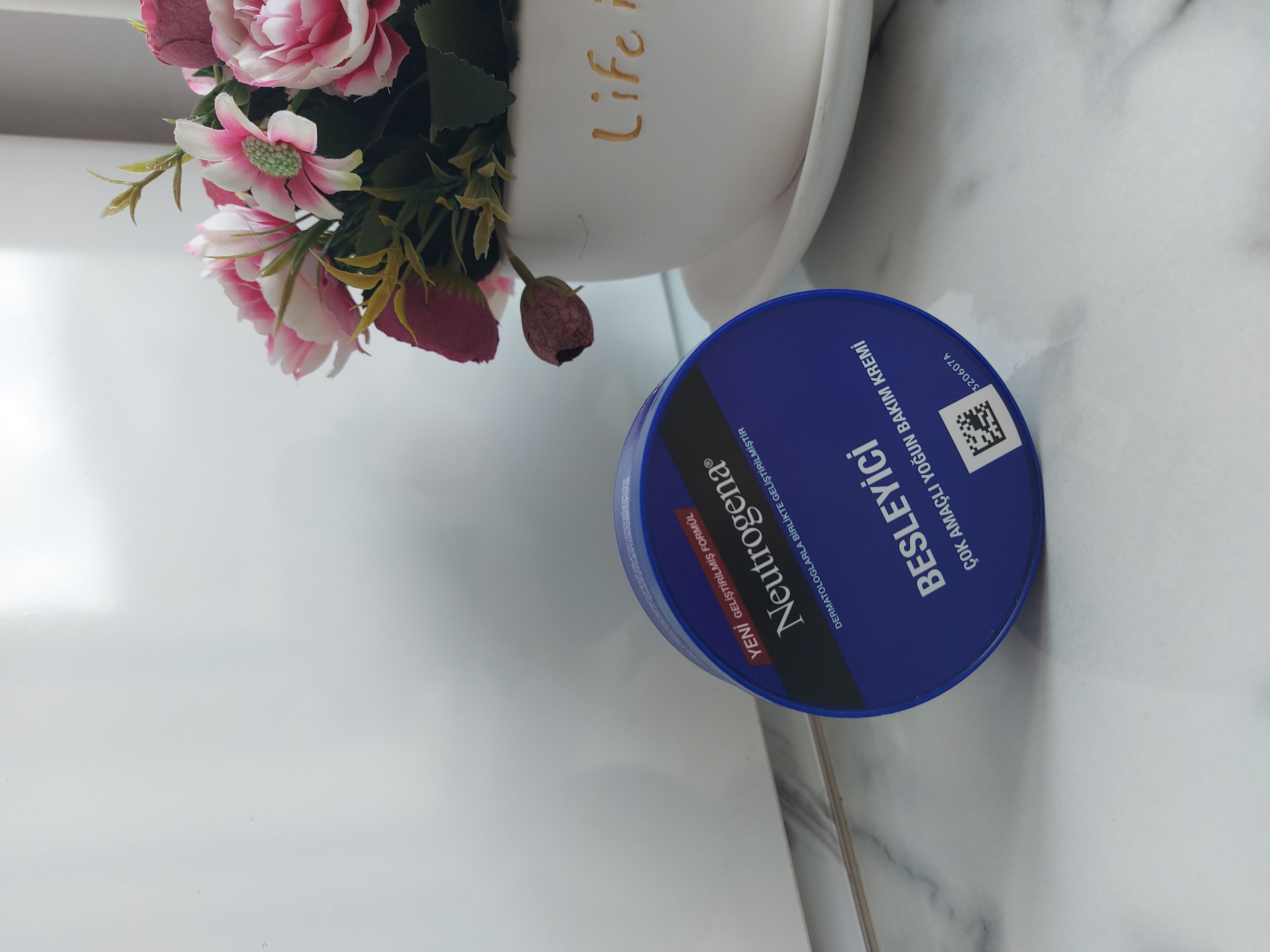 کرم دست و صورت نوتروژینا Neutrogena پوست خیلی خشک حجم 200 میل
